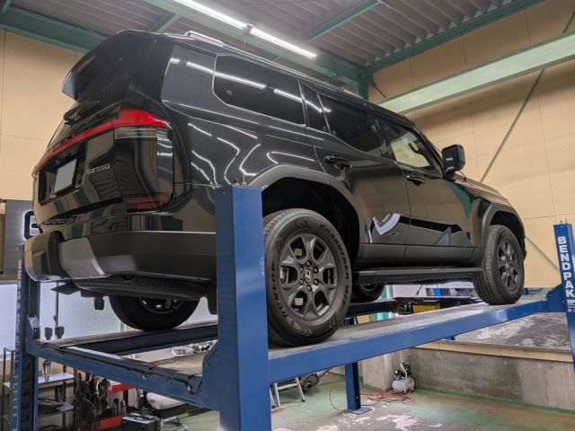 New Project Started: LEXUS GX550

The beast has arrived at the EXART factory. We are officially starting the exhaust development for the Lexus GX550! First step: 3D scanning the undercarriage to design the perfect layout using CAD.

We are currently brainstorming the specs... Quad tips? Valve system (iVSC)? Or something aggressive? What kind of exhaust do you want to see on this truck? Let us know in the comments!

Stay tuned for updates. The transformation begins now.

レクサスGX550、開発車両が入庫しました！ マフラーの製品化開発をスタートします。

まずはリフトアップして下回りの確認と、3Dスキャナーを使用した精密な採寸作業から入ります。 純正のレイアウトを見ながら、どのような仕様にするか現在構想を練っている段階です。

V6ツインターボのサウンドをどう料理するか、デザインはどうするか…。 「4本出しが見たい！」「バルブ付きで音を楽しみたい！」など、オーナー様からのリクエストもお待ちしております！