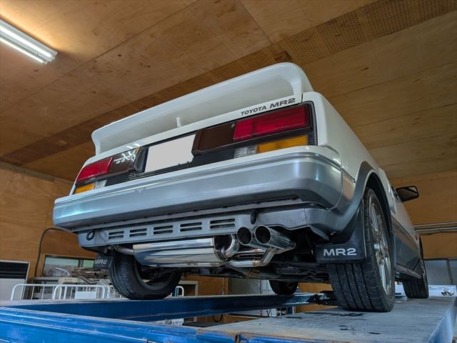 Sonic Masterpiece for the TOYOTA MR2 (AW11) NA.

A special one-off exhaust project for a wonderful couple who has spent decades with this 4A-G machine. To achieve the perfect high-pitched NA resonance, we custom-engineered a "Long Pipe Layout," maximizing the exhaust path within the tight mid-ship engine bay.

The system features a high-efficiency single main pipe that elegantly splits into a dual-tip exit to match the owner's aesthetic vision. Each joint is precision TIG welded, ensuring both durability and a beautiful finish.

AW11 MR2、唯一無二のワンオフマフラー製作。
長年連れ添われたご夫婦の愛車に、EXARTの技術を注ぎ込みました。

NAらしい官能的な響きを追求し、スペースを最大限に活用した「ロングパイプレイアウト」を採用。排気流速を保ちつつ、高音を美しく響かせるための設計です。

機能性を追求したシングル配管をベースにしながらも、リアビューはオーナー様こだわりの右2本出し仕様。
熟練職人の手によるTIG溶接の美しさと、唯一無二のサウンドをご堪能ください。

#exart_japan #exart #toyota #mr2 #aw11