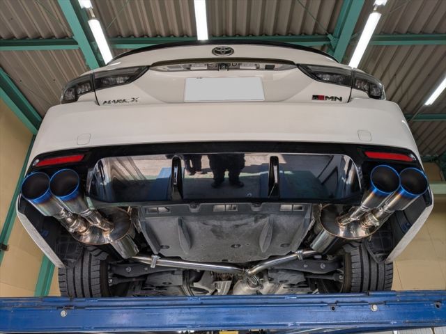 The ultimate upgrade for the limited edition Toyota Mark X GRMN. We installed the EXART iVSC muffler with stunning titanium tail ends. The valve system allows you to switch between a sophisticated idle and an aggressive, high-pitched V6 symphony. Every weld, every bend, and every inch of the titanium tips is a testament to our craftsmanship here at EXART Japan. Special thanks to the owner for driving all the way from Aichi!

#exart_japan #exart #toyota #markx #grmn #grx133 #markxgrmn #exhaust #muffler