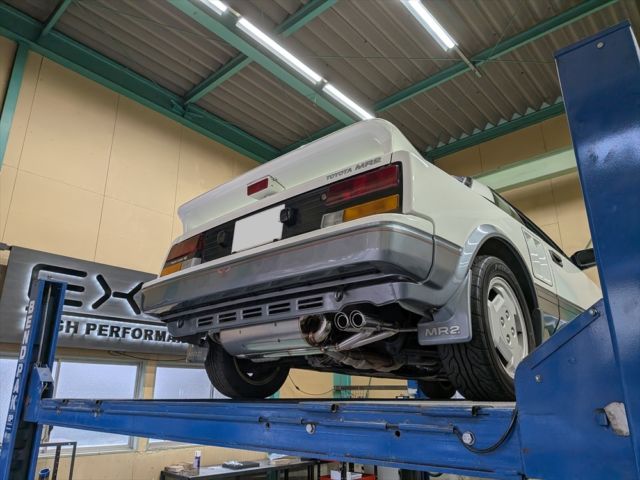 One-off exhaust build for the TOYOTA MR2 AW11 (NA).
The goal was simple: keep the OEM vibe, but add that extra sporty edge when you step on it.

From right after the catalytic converter to the tail end, we built it as a full custom system.
We start with 3D scanning, then design everything in 3D CAD to lock in clearances, routing, and tip placement before fabrication. No guessing, just precise fitment.

Key details on this build:
The muffler canister uses unpolished stainless sheet by the owner’s request, giving it a subtle, period-correct look.
And the tip section reuses the OEM muffler cutters, carefully polished and reworked so they can still bolt on like stock. Classic look, modern craftsmanship.

Thank you for the order. Fabrication life.

#exart_japan #exart #toyota #mr2 #aw11 #jdm #exhaust #muffler #welding #tigwelding #3Dscanning #3DCAD
