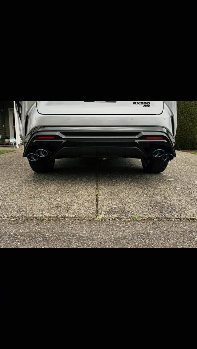 From stock to a more commanding rear view.

This customer RX from the USA is fitted with the EXART ONE F QUAD.

The quad tip design gives the rear end a stronger, sportier presence while keeping the clean and premium styling that matches the RX.

If you have been considering upgrading your RX, this is a great example of the difference the EXART ONE F QUAD can make.

Send us a DM for more information.

#EXART #EXARTONE #FQUAD #LexusRX #LexusFSPORT 

アメリカのユーザー様のRX。
EXART ONE F QUADの装着により、リアビューがより力強く上質な印象に変わっています。

4本出しテールが強い存在感を与えつつ、RXらしい洗練された雰囲気も損ないません。

RXのアップグレードを検討されている方にとって、実際のユーザー車両での装着イメージが伝わる好例です。